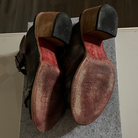 Freebird Women’s Dark Leather Sandal - Picture 7 of 9